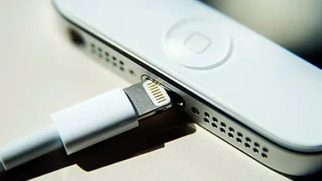 Telefonunuzu yatarken şarjda bırakmak doğru mu?