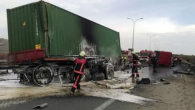 TEM Otoyolu'nda TIR kazası