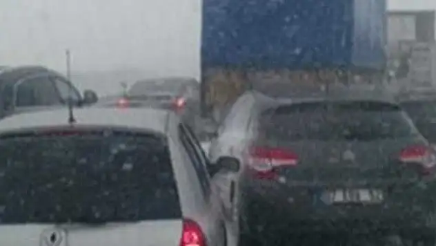 TEM Otoyolu zincirleme kaza nedeniyle kapandı