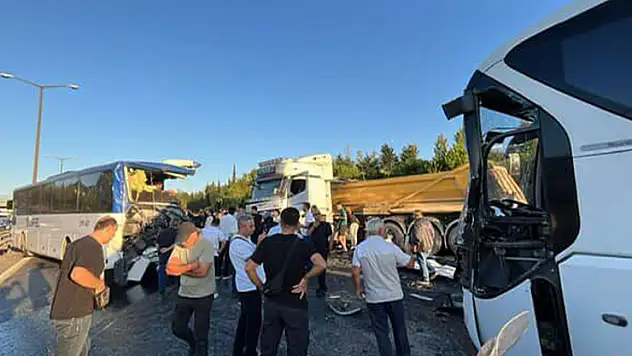 TEM Otoyolu'nda feci kaza: 1 ölü, 16 yaralı