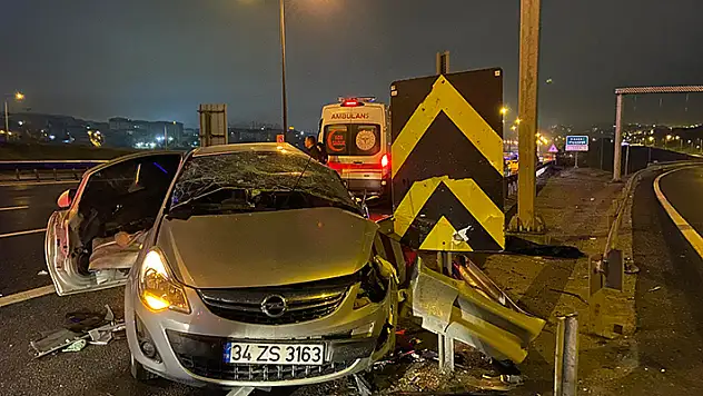 TEM Otoyolu'nda otomobil bariyerlere ok gibi saplandı: 1 ölü, 1 ağır yaralı
