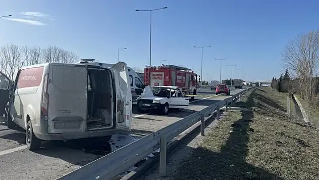 TEM'de feci kaza: Aynı aileden 3 ölü, 1 yaralı
