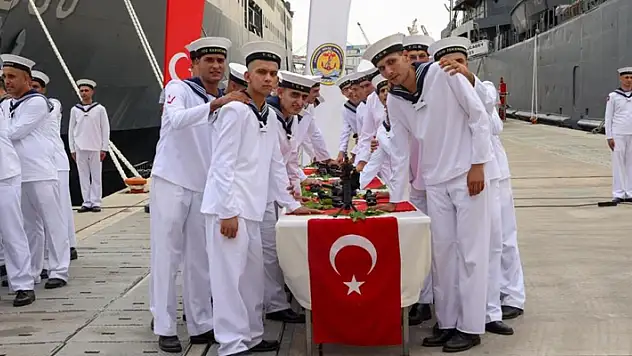 Temsili askerlik yapan engelliler yemin ederek terhis oldu
