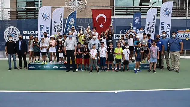 Tenisçiler Selçuklu'da yarıştı 