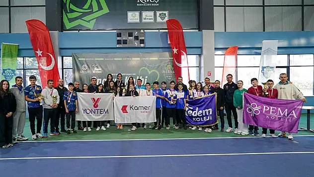 Tenisin 'Yıldızları' Meram'da korta çıktı