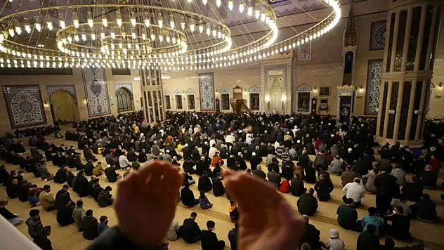 Teravih namazı nasıl kılınır, kaç rekat? 