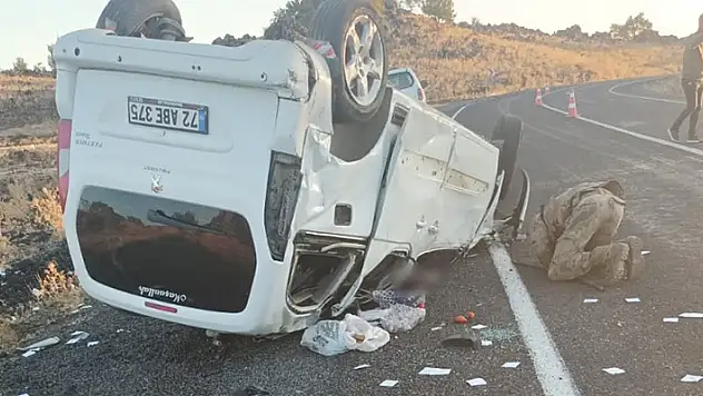 Terhis olan oğullarını almaya giden aile kaza yaptı: 2 ölü, 3 yaralı

