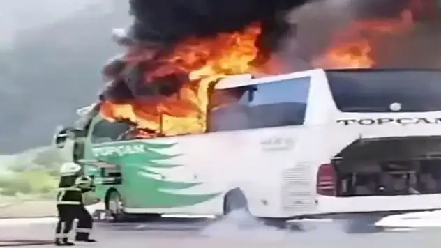 Terminalde korkutan yangın: Yolcu otobüsü küle döndü