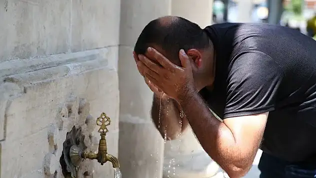 Termometre 40 dereceyi gösterdi, nem yüzde 90'ı aştı
