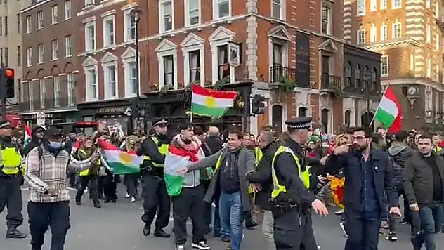 Terör örgütü YPG yandaşları Londra'da vatandaşlara saldırdı