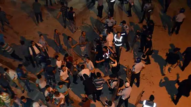 Teröre tepki yürüyüşünde kalabalığa ateş açıldı: 8 yaralı!