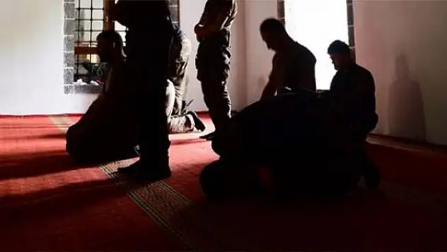 Teröristler Ezanla selayı karıştırınca faka bastılar