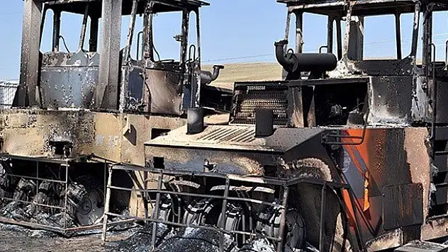 Teröristler üç kentte 37 iş makinesi yaktı