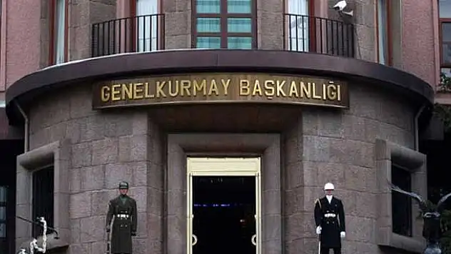 Teröristler, yol kapatıp askerlere ateş açtı