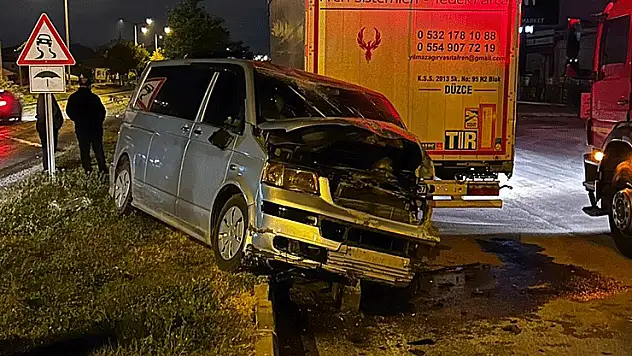 Ters istikamete giren araç ağaçlara çarparak durabildi: 1 yaralı