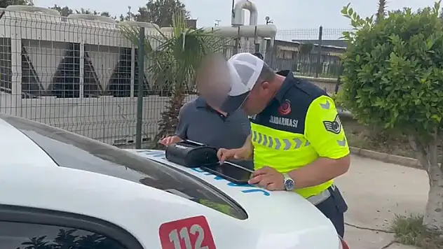 Ters şeritten gitti, sürücü belgesi alındı hastaneye sevk edildi