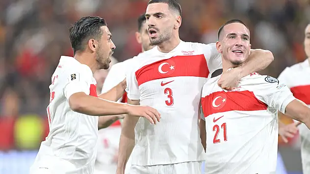 Teşekkürler Bizim Çocuklar... İSPANYA 2-2 TÜRKİYE