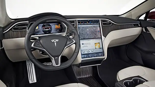 Tesla onbinlerce aracını geri çağırdı
