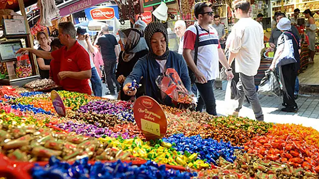 Tezgahlarda hurmaların yerini bayram şekerleri aldı