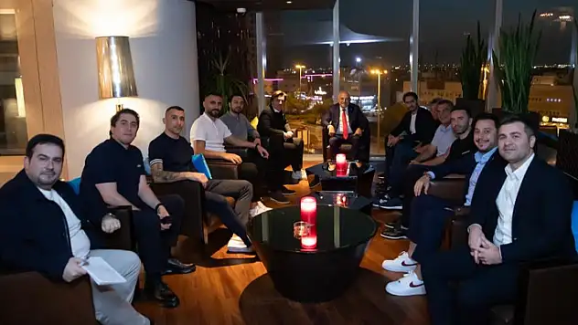 TFF Başkanı Büyükekşi, Türk futbolunun unutulmaz isimleriyle bir araya geldi
