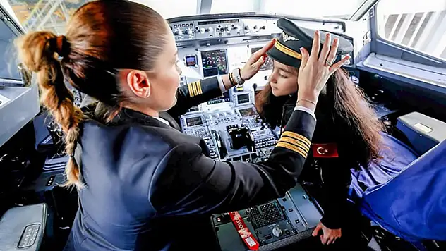 THY, TUSAŞ şehidi Ekici'nin kızının pilot koltuğuna oturma isteğini yerine getirdi