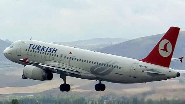 THY uçağı 7 personelini almak için Mali'ye gitti
