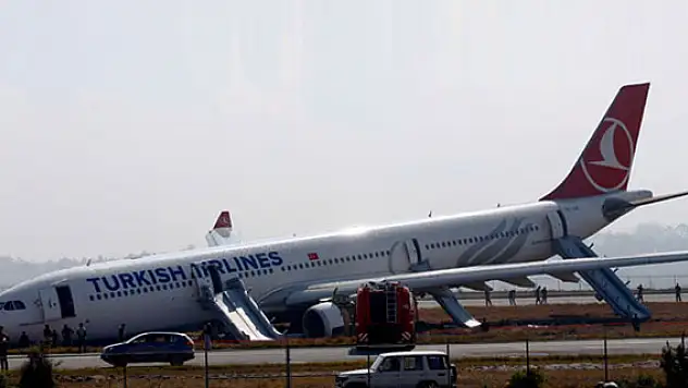THY uçağı pistten çıktı