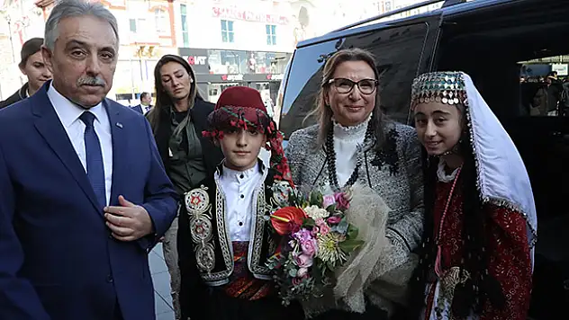 Ticaret Bakanı Ruhsar Pekcan, Konya'da Mevlana Müzesi'ni ziyaret etti