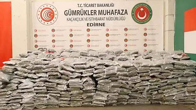 Ticaret Bakanlığı Gümrükler Muhafaza ekiplerinden zehir tacirlerine ağır darbe: 1 ton 413 kilo esrar ele geçirildi