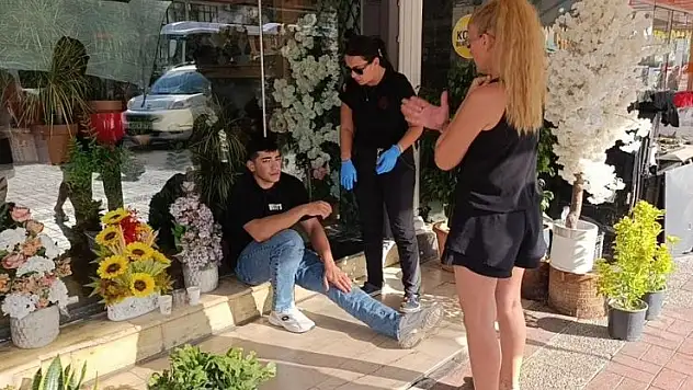 Ticari taksiyle çarpışan motosiklet savrulup başka bir otomobile çarptı: 1 yaralı