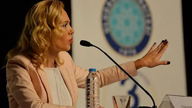 Tijen Karaş: Ortaokula kadar kekemeydim