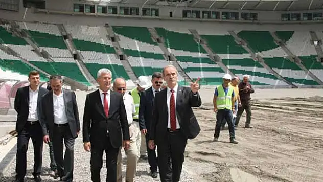 Timsah Arena'da sıra çimlere geldi