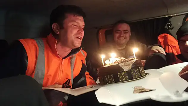 Tipi altında 1825 rakımlı Alacabel'de doğum günü sürprizi