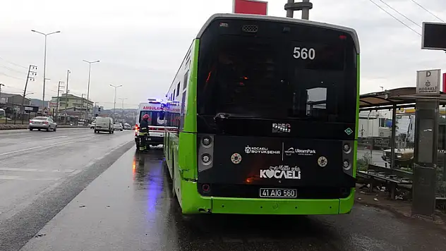 Tır belediye otobüsüne çarptı : 9 yaralı
