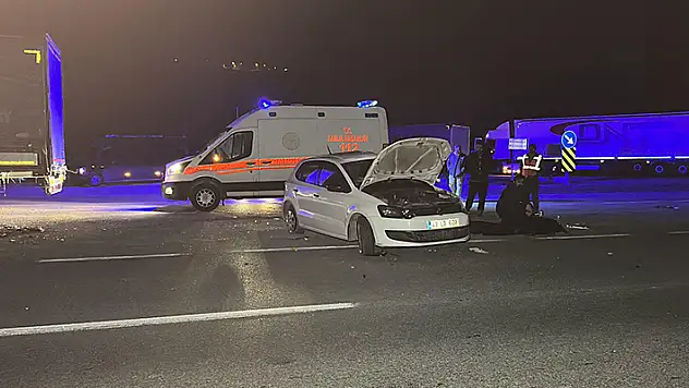 Tır ile çarpışan otomobilin sürücüsü öldü, eşi yaralandı
