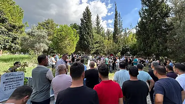 Tır ile çarpışan servis minibüsünde ölen 4 kişi toprağa verildi
