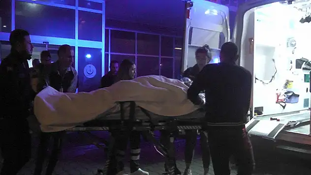 Tır otomobille çarpıştı: 1 ölü, 2 yaralı