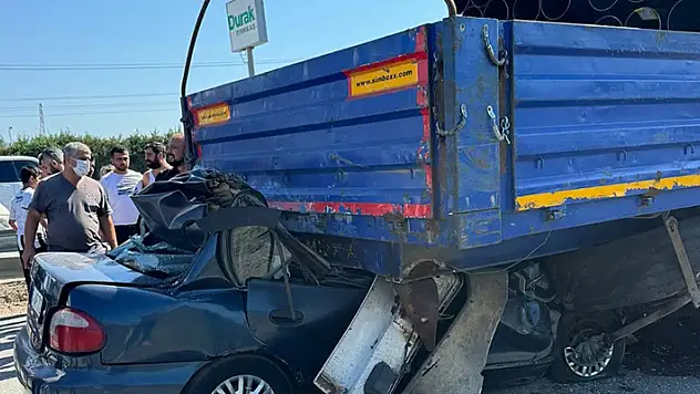 Tıra arkadan çarpan otomobilin sürücüsü öldü
