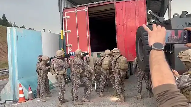 Tırda uyuşturucu ile 17 kaçak göçmen yakalandı şoför tutuklandı
