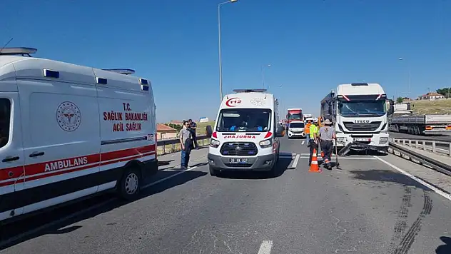 Tırdan dökülen malzeme zincirlemeye kazaya neden oldu: 11 yaralı
