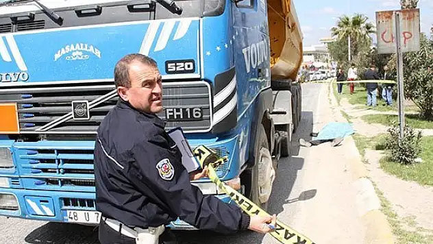 Tırın çarptığı engelli genç öldü