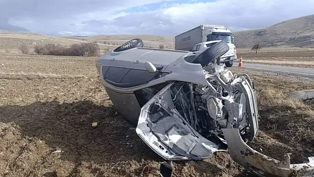 Tırla çarpışan otomobilde 5 kişi yaralandı