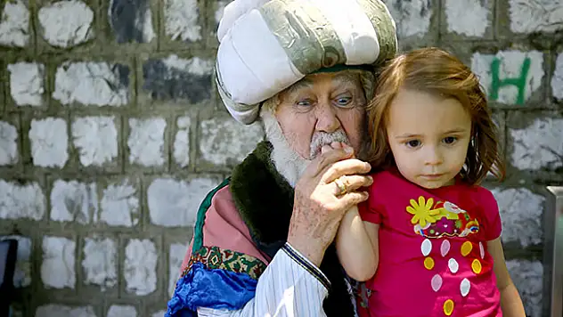 Tiyatro tutkusuyla 'Nasreddin Hoca'yı yaşatıyor