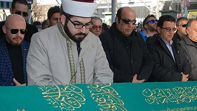 Tiyatrocu Oğuz Oktay son yolculuğuna uğurlandı