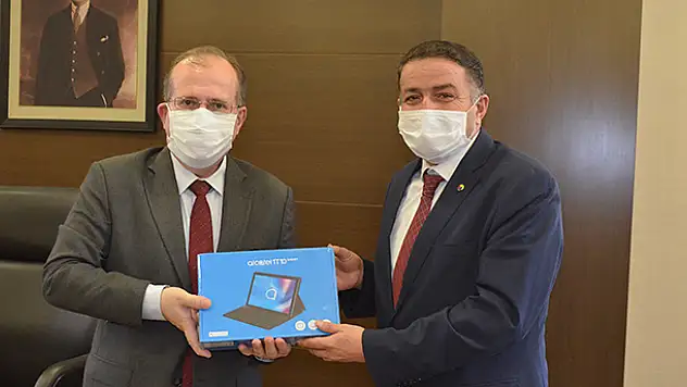 TOBB, ihtiyaç sahibi öğrenciler için Ilgın'a tablet gönderdi