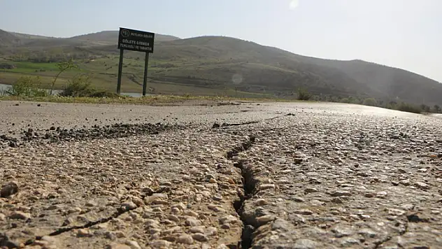 Tokat'ta bazı yollarda çatlaklar oluştu
