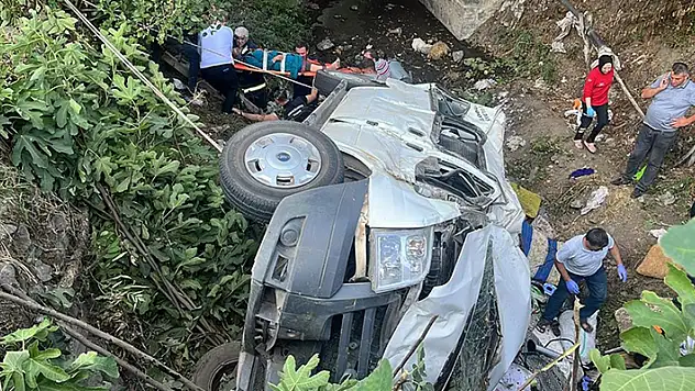Tokat'ta fındık işçilerini taşıyan minibüs devrildi, 1 kişi öldü, 25 kişi yaralandı
