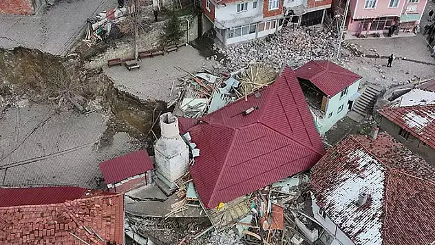 Tokat'ta heyelan! 39 evden 4'ü ile cami yıkıldı: Konutlara girişi yasakladık
