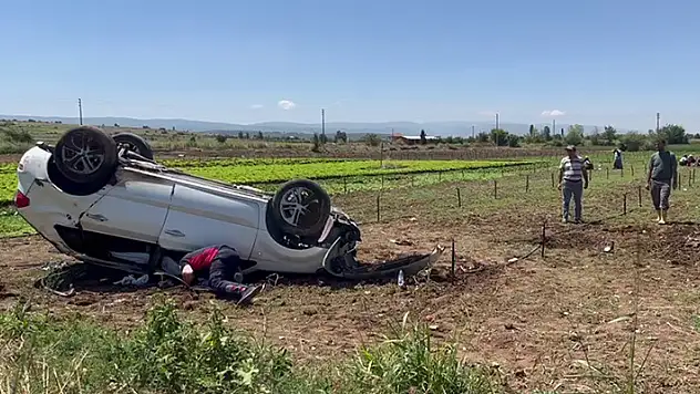 Tokat'ta kontrolden çıkan otomobil park halinde bulunan minibüse çarptı: 2 ölü, 4 yaralı
