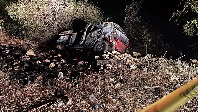 Tokat'ta otobüsle otomobil çarpıştı: 2 ölü, 2'si ağır 3 yaralı
